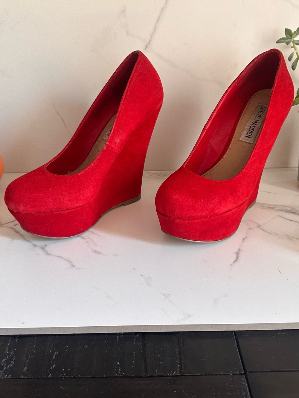 Steve Madden Red Suede Platform Wedge Heels Size 6 - Pammyy